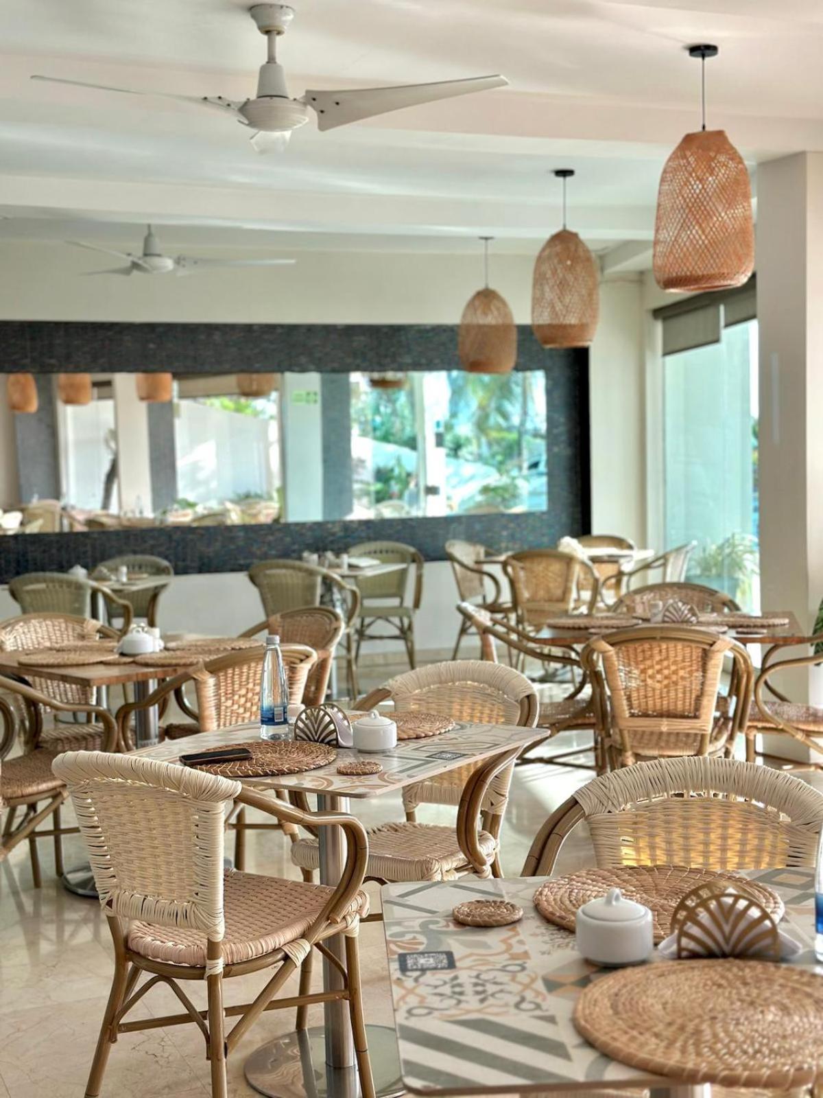 Hotel Summer Frente Al Mar Cartagena Exterior foto